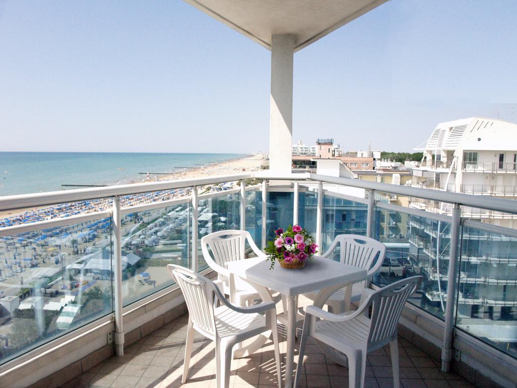 Hotel Caravelle&Minicaravelle Лідо-ді-Єзоло Екстер'єр фото