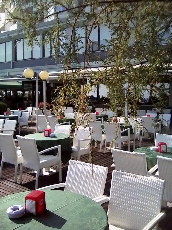 Hotel Caravelle&Minicaravelle Лідо-ді-Єзоло Екстер'єр фото