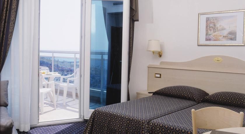 Hotel Caravelle&Minicaravelle Лідо-ді-Єзоло Екстер'єр фото