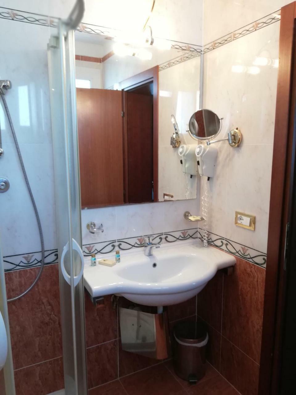 Hotel Caravelle&Minicaravelle Лідо-ді-Єзоло Екстер'єр фото