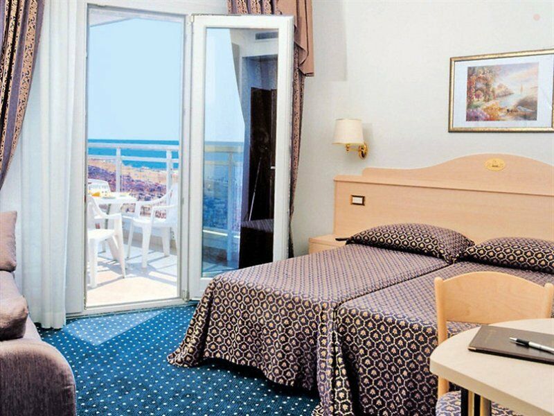 Hotel Caravelle&Minicaravelle Лідо-ді-Єзоло Екстер'єр фото